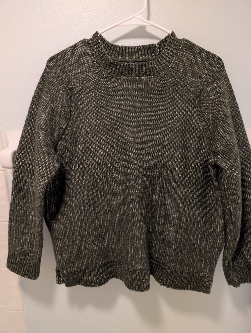 Banana Republic Soft Women's Crewneck Knit Sweater in Dark Green